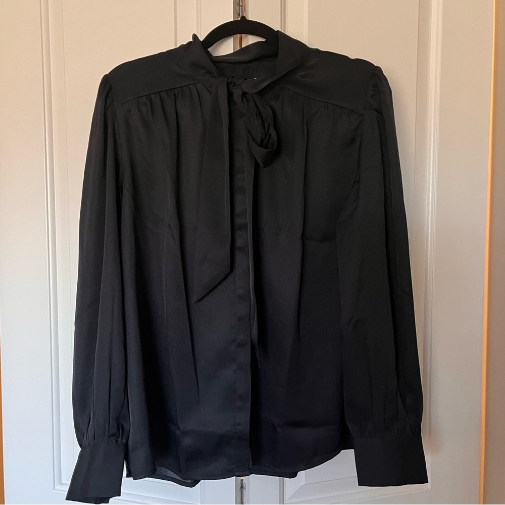 New with Tags Ann Taylor Tie Neck Top!